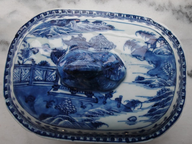 古玩陶瓷青花山水紋蓋盒真品鑒賞圖