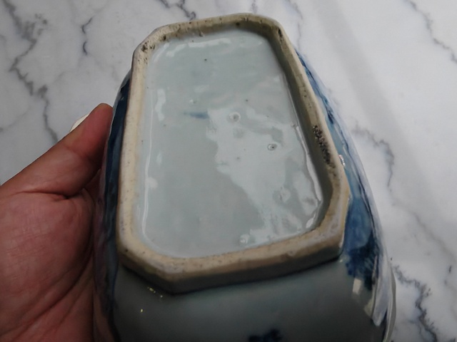 古玩陶瓷青花山水紋蓋盒真品鑒賞圖