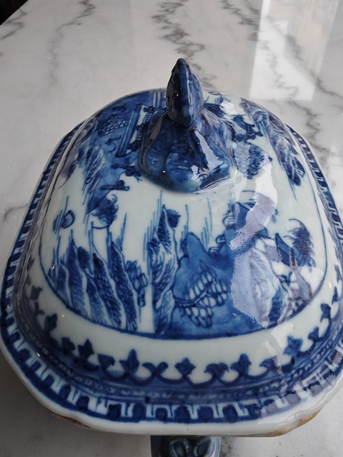 古玩陶瓷青花山水紋蓋盒真品鑒賞圖