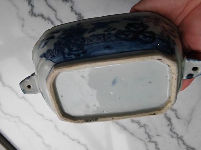 古玩陶瓷青花山水紋蓋盒真品鑒賞圖