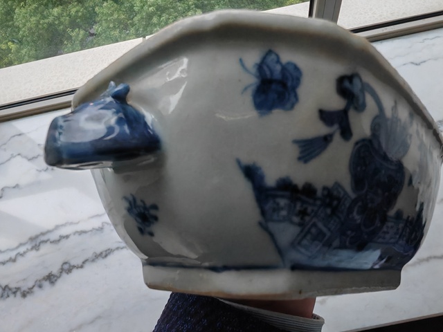 古玩陶瓷青花山水紋蓋盒真品鑒賞圖