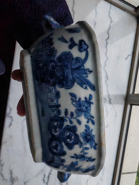 古玩陶瓷青花山水紋蓋盒真品鑒賞圖