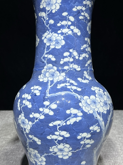 古玩陶瓷青花留白冰梅紋花觚真品鑒賞圖