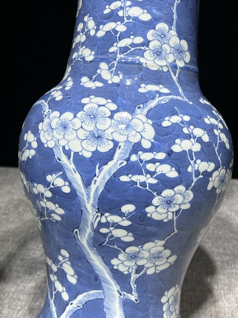 古玩陶瓷青花留白冰梅紋花觚真品鑒賞圖