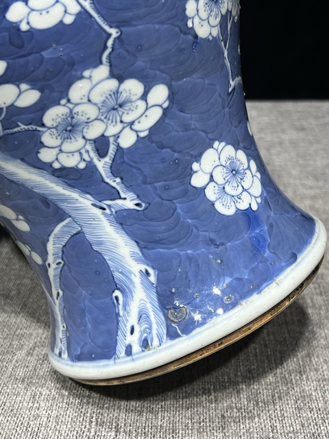 古玩陶瓷青花留白冰梅紋花觚真品鑒賞圖