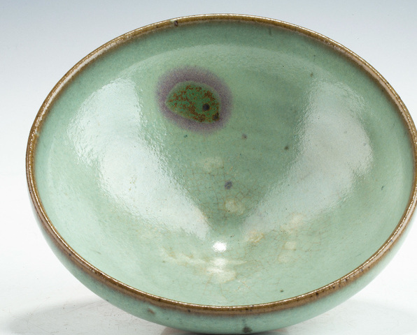 古玩陶瓷鈞窯天藍釉紫紅斑碗拍賣，當(dāng)前價格25000元