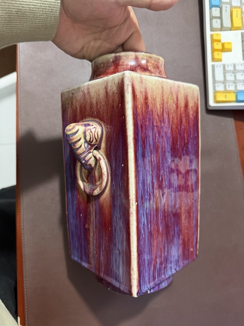 古玩陶瓷紅釉琮式瓶真品鑒賞圖