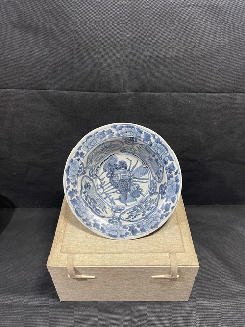 古玩陶瓷青花開窗花鳥紋折沿湯碗真品鑒賞圖