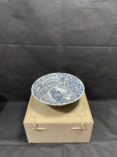 古玩陶瓷青花開窗花鳥紋折沿湯碗真品鑒賞圖