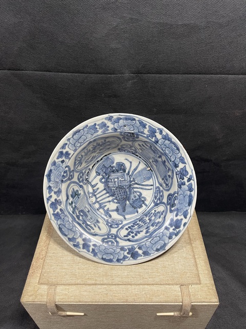 古玩陶瓷青花開窗花鳥紋折沿湯碗真品鑒賞圖