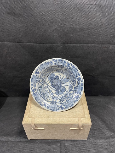 古玩陶瓷青花開窗花鳥紋折沿湯碗真品鑒賞圖