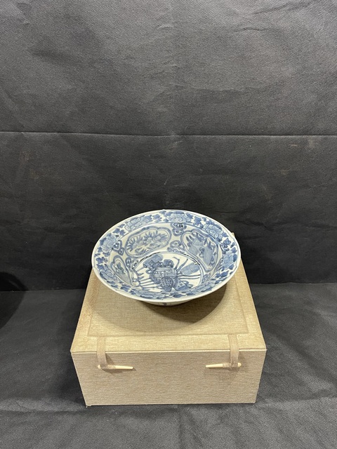 古玩陶瓷青花開窗花鳥紋折沿湯碗真品鑒賞圖