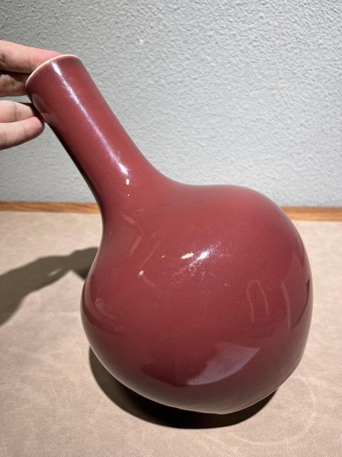 古玩陶瓷霽紅釉天球瓶真品鑒賞圖