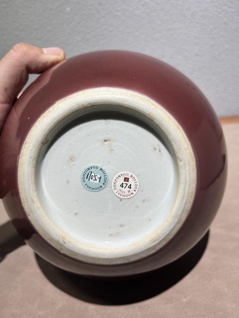 古玩陶瓷霽紅釉天球瓶真品鑒賞圖