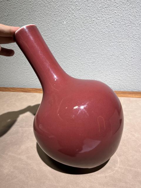 古玩陶瓷霽紅釉天球瓶真品鑒賞圖