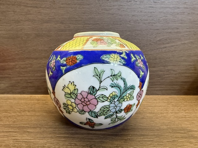 古玩陶瓷粉彩花卉罐真品鑒賞圖