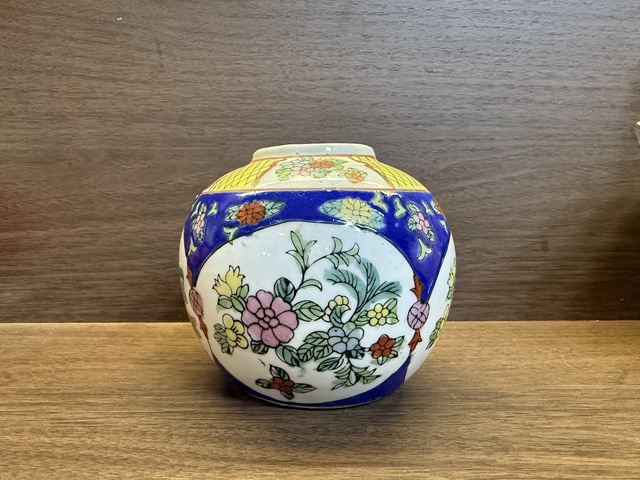 古玩陶瓷粉彩花卉罐真品鑒賞圖