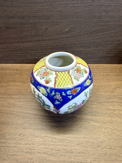 古玩陶瓷粉彩花卉罐真品鑒賞圖