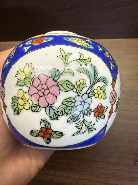 古玩陶瓷粉彩花卉罐真品鑒賞圖