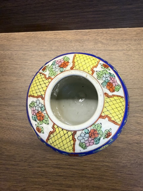 古玩陶瓷粉彩花卉罐真品鑒賞圖