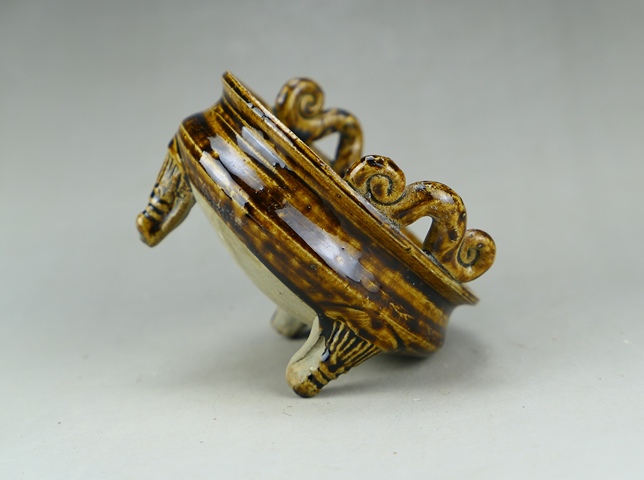 古玩陶瓷精品:明代晚期紫金釉雙耳三足爐（文房雅器）拍賣，當前價格380元