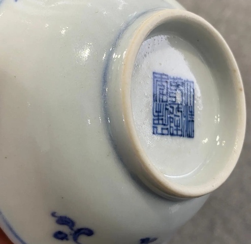 古玩陶瓷青花纏枝花卉紋花口盤真品鑒賞圖