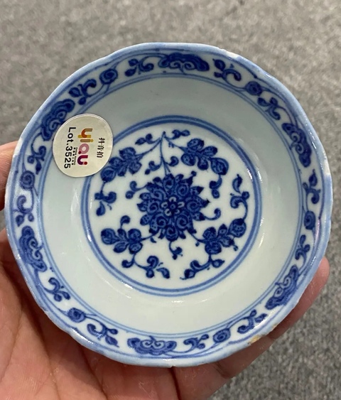 古玩陶瓷青花纏枝花卉紋花口盤真品鑒賞圖