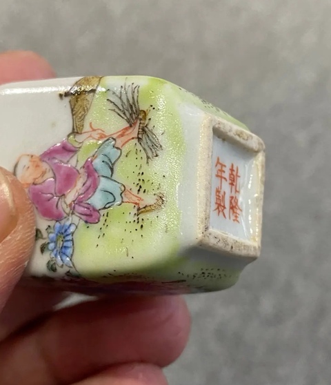 古玩陶瓷粉彩人物故事紋天圓地方瓶真品鑒賞圖