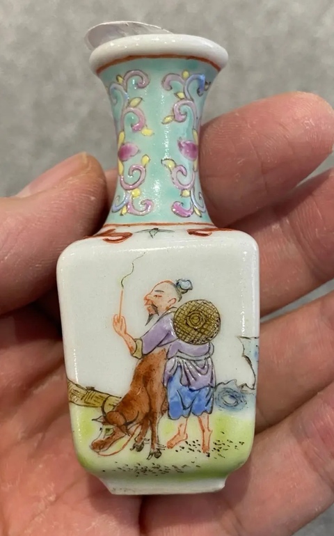 古玩陶瓷粉彩人物故事紋天圓地方瓶真品鑒賞圖