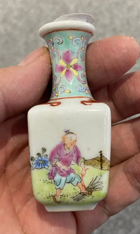 古玩陶瓷粉彩人物故事紋天圓地方瓶真品鑒賞圖