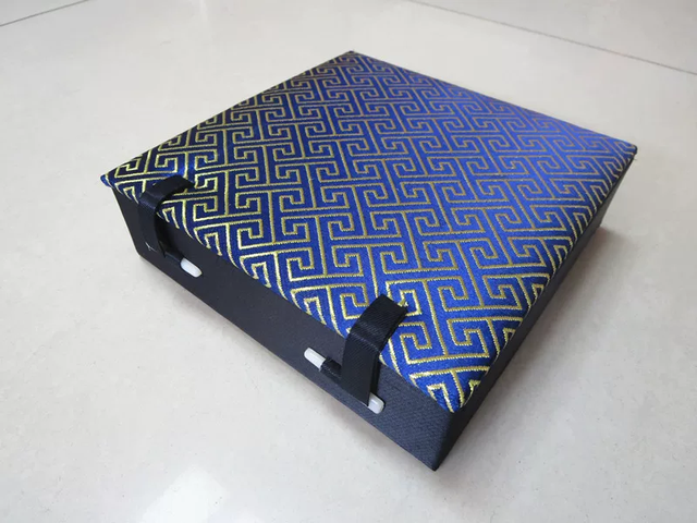 古玩陶瓷清乾隆?樓臺亭閣山水紋青花盤拍賣，當(dāng)前價格1500元