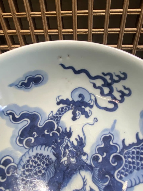 古玩陶瓷現(xiàn)代仿雍正青花過墻龍碗真品鑒賞圖