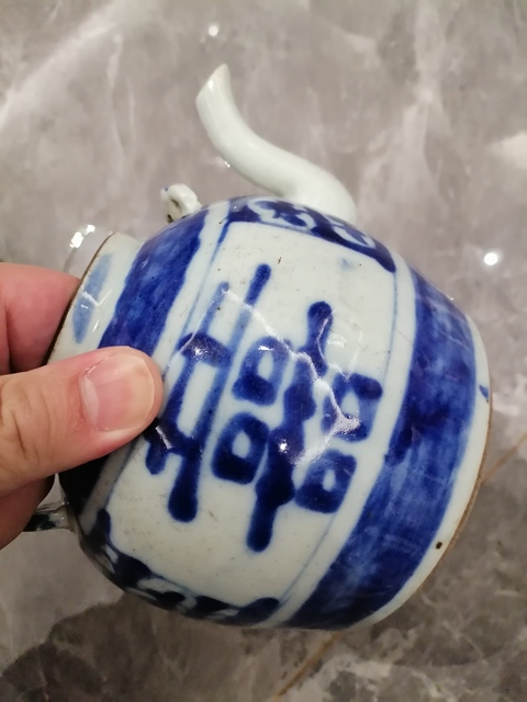 古玩陶瓷清中晚?青花喜字紋茶壺拍賣，當(dāng)前價格1980元