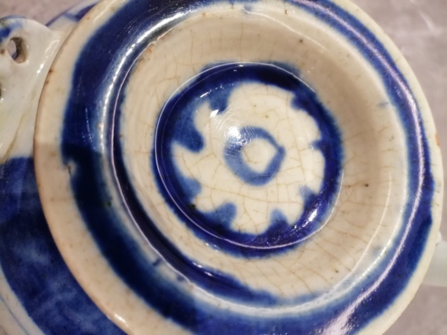 古玩陶瓷清中晚?青花喜字紋茶壺拍賣，當(dāng)前價格1980元