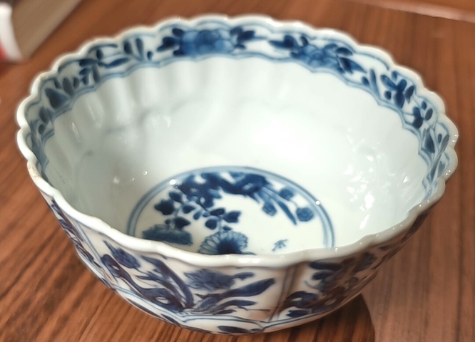 古玩陶瓷青花花卉紋瓜棱碗真品鑒賞圖