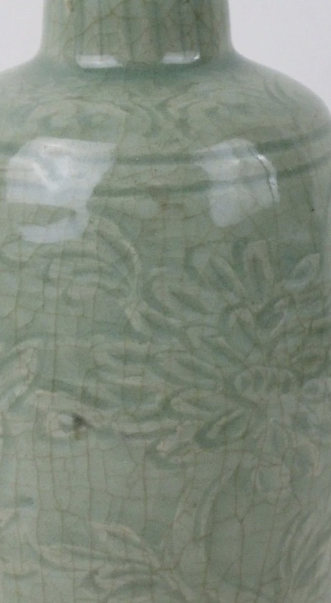 古玩陶瓷明代龍泉刻花卉紋花瓶真品鑒賞圖