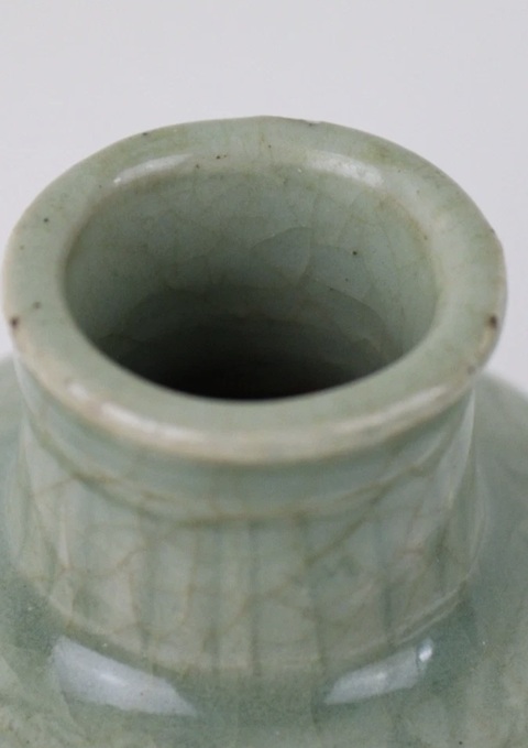 古玩陶瓷明代龍泉刻花卉紋花瓶真品鑒賞圖