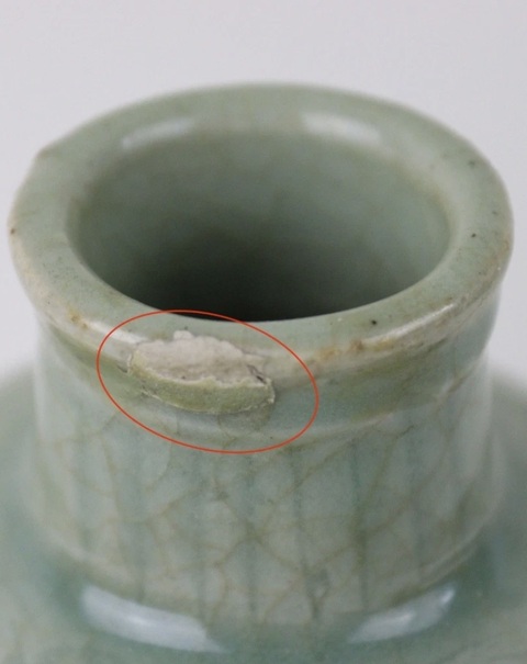 古玩陶瓷明代龍泉刻花卉紋花瓶真品鑒賞圖