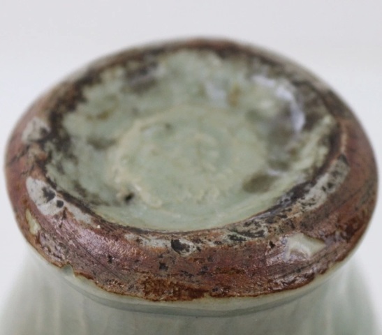 古玩陶瓷明代龍泉刻花卉紋花瓶真品鑒賞圖