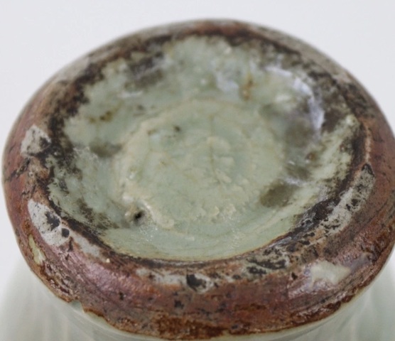 古玩陶瓷明代龍泉刻花卉紋花瓶真品鑒賞圖