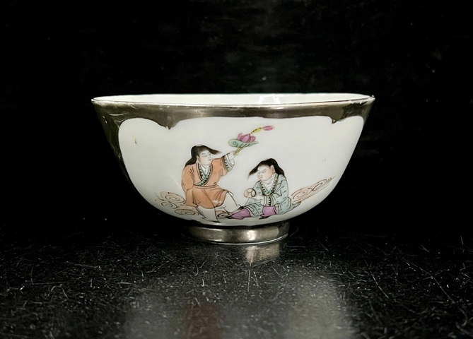 古玩陶瓷名家粉彩描金開窗人物和合二仙茶碗真品鑒賞圖