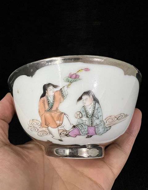 古玩陶瓷名家粉彩描金開窗人物和合二仙茶碗真品鑒賞圖