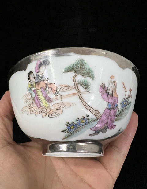 古玩陶瓷名家粉彩描金開窗人物和合二仙茶碗真品鑒賞圖