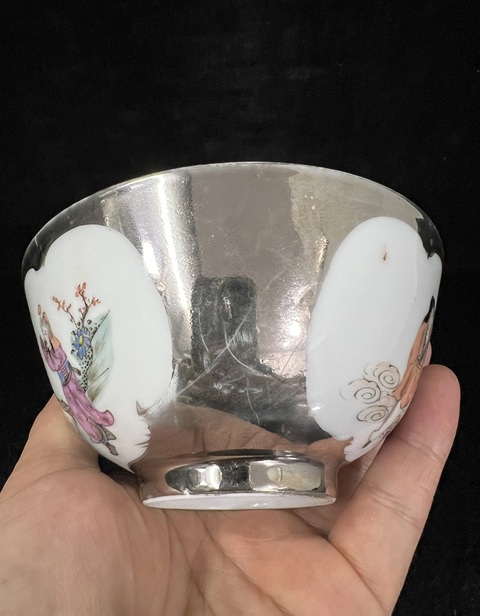 古玩陶瓷名家粉彩描金開窗人物和合二仙茶碗真品鑒賞圖