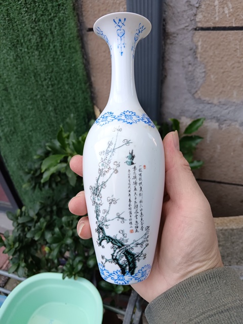 古玩陶瓷創匯期細路薄胎蛋殼瓷觀音瓶拍賣，當前價格198元