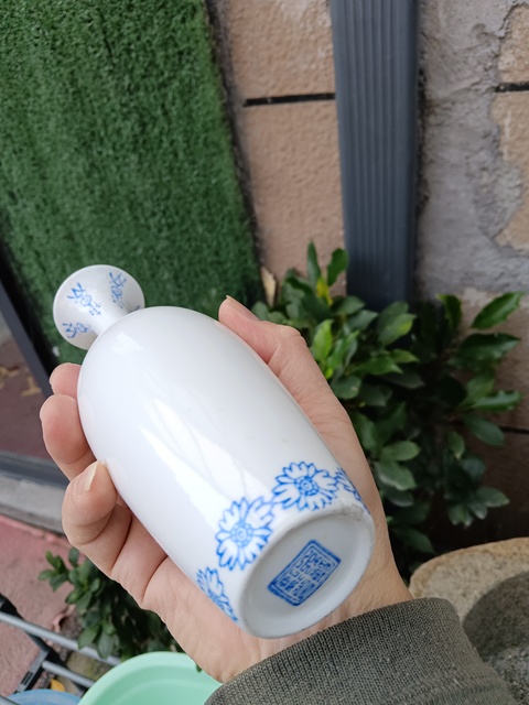 古玩陶瓷創匯期細路薄胎蛋殼瓷觀音瓶拍賣，當前價格198元