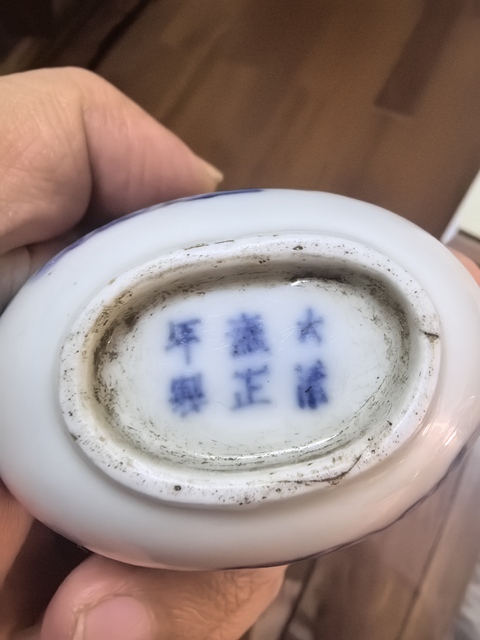 古玩陶瓷清晚·青花人物故事紋鼻煙壺 真品鑒賞圖