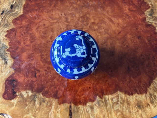 古玩陶瓷青花冰梅圖蓋罐真品鑒賞圖