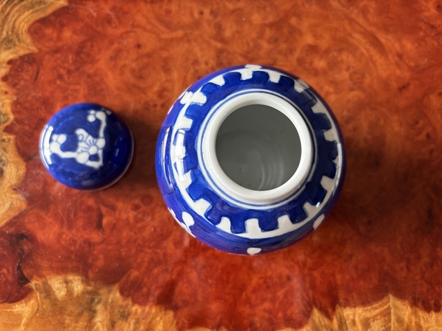 古玩陶瓷青花冰梅圖蓋罐真品鑒賞圖