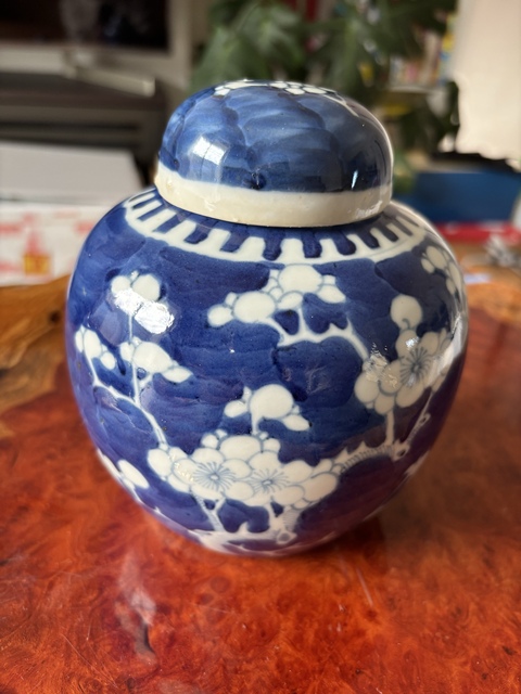 古玩陶瓷青花冰梅圖蓋罐真品鑒賞圖